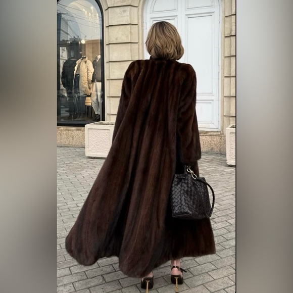 SAINT LAURENT LEE EMBELLISHED PATENT LEATHER SLINGBACK PUMPS IN BURGANDY - Picture 16 of 16